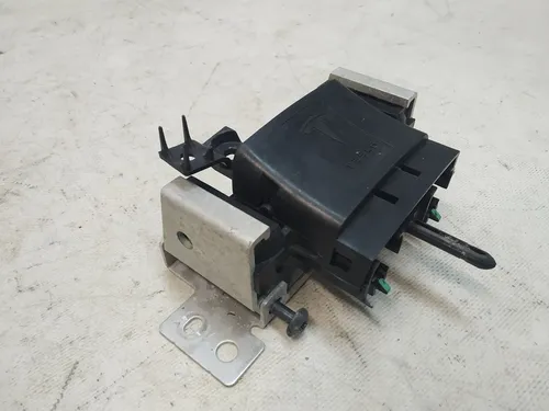 Kryt-pojistka nízkonapěťového konektoru vysokonapěťové baterie s poškozením Tesla Model S REST, Model X 1003311-00-C-01