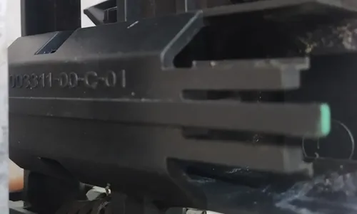 Kryt-pojistka nízkonapěťového konektoru vysokonapěťové baterie s poškozením Tesla Model S REST, Model X 1003311-00-C-01