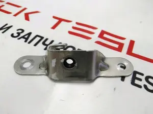 15 Кронштейн троса відкриття дверей передньої лівої Tesla model S, model S REST 1003540-00-A