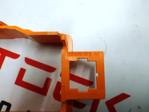 Корпус запобіжника високої напруги акумулятора верхня частина Tesla model S 1004396-00-B