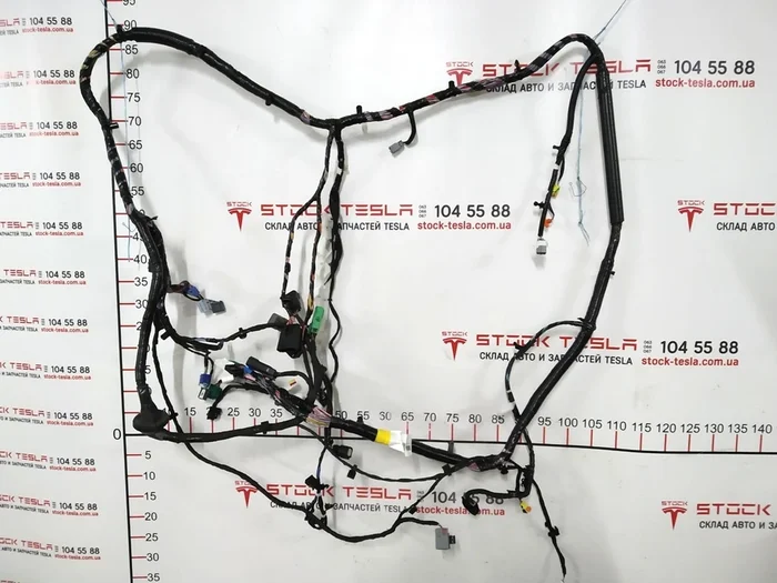 1004417-00-P Cableado del umbral derecho del Tesla modelo S RWD 1004417-00-P