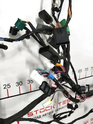 1004417-00-P Cableado del umbral derecho del Tesla modelo S RWD 1004417-00-P