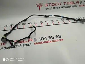 2 1004418-00-D Tesla Model S 전기 자동차 용 콘솔 배선 미국에서 인기있는 자동차 전자 시스템의 특수 구성 요소. 전기 자동차의 온보드 장비의 안정적인 작동을 담당합니다. 센터 콘솔 배선은 사이트에 제시된 다른 Tesla 부품과 마찬가지로 제조업체의 브랜드 제품입니다. 이 사실은 해당 표시로 확인됩니다. 고품질 Tesla Model S 부품 만이 모든 차량 시스템의 올바른 작동을 보장 할 수 있다는 점을 기억하는 것이 중요합니다. 