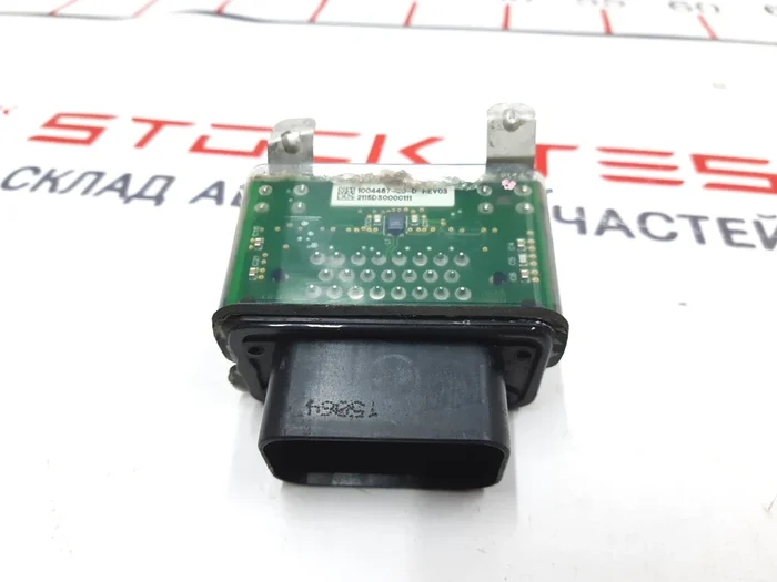 Роз'єм низьковольтний інвертора великого двигуна REV03 Tesla Model S, Model S REST 1004487-00-D