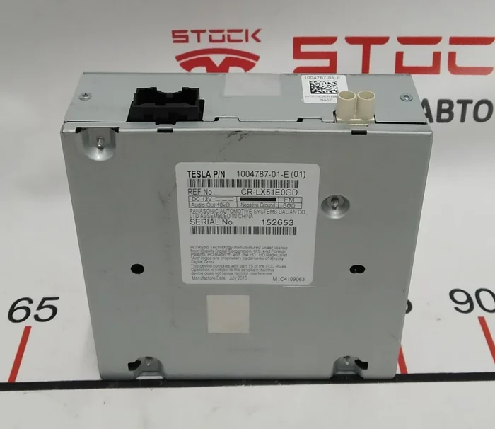 1004787-01-E Base radio 500KB con custodia danneggiata (USA) Tesla modello XS REST 1052323-00-B