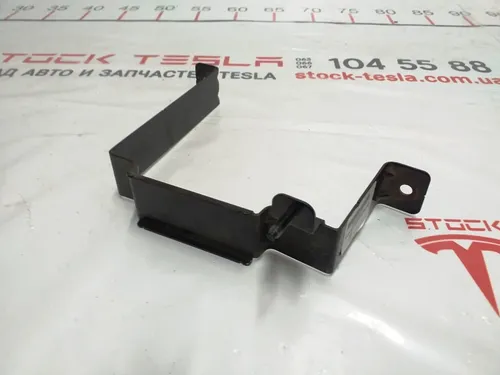 7 Staffa di montaggio della batteria Tesla modello S 1005103-00-E