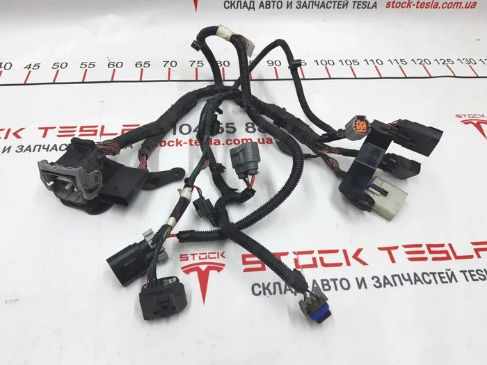 3 1005312-05-N Wiązka przewodów przednich prawych Tesli model S 1005312-05-N