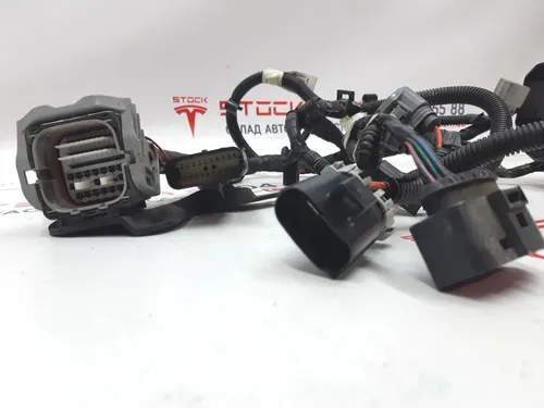 3 1005312-05-N Wiązka przewodów przednich prawych Tesli model S 1005312-05-N