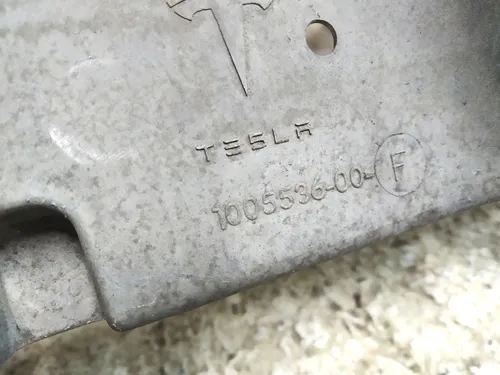 1 Панель радіаторів (телевізор) метал RWD з пошкодженням Tesla model S 1005536-00-J