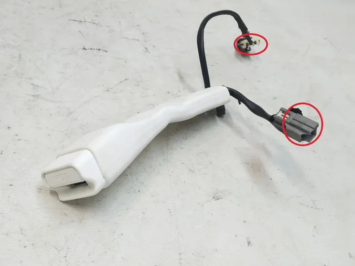 乘客安全带城堡白色（氧化）特斯拉模型S，型号休息，型号X 1005991-07-H