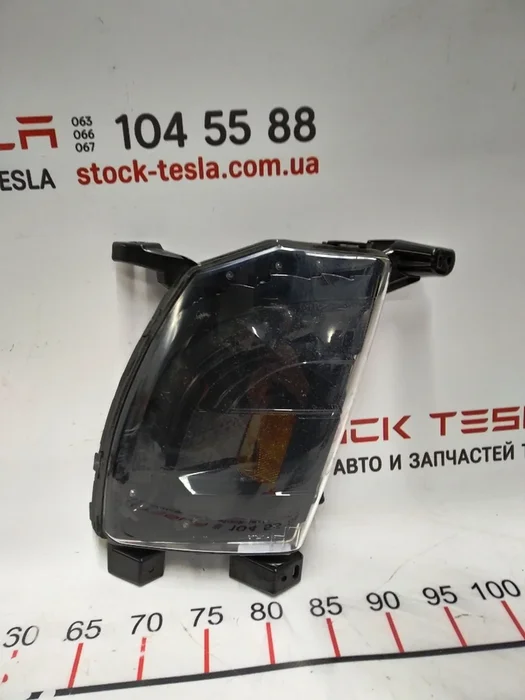 1 Levá mlhovka (prázdná) Tesla model S REST 1005995-00-E