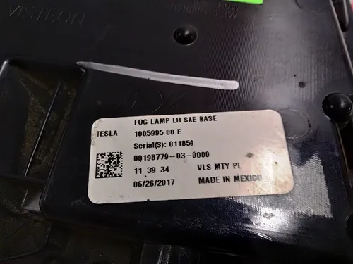 1 Levá mlhovka (prázdná) Tesla model S REST 1005995-00-E