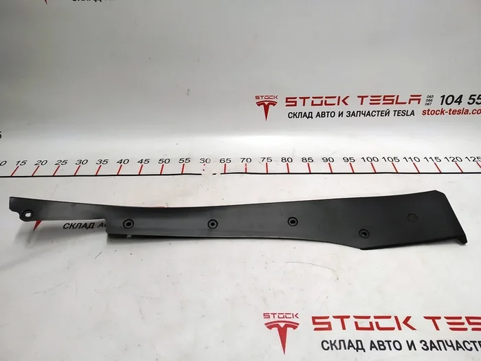 1 Plast pro snímač tlaku předních pravých dveří Tesla model X 1042411-00-D