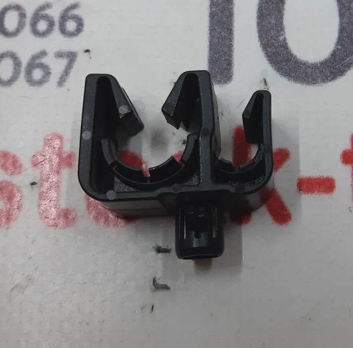 Напрямна трубка мідної тросика приводу люка Tesla model S, model S REST 1006398-00-A