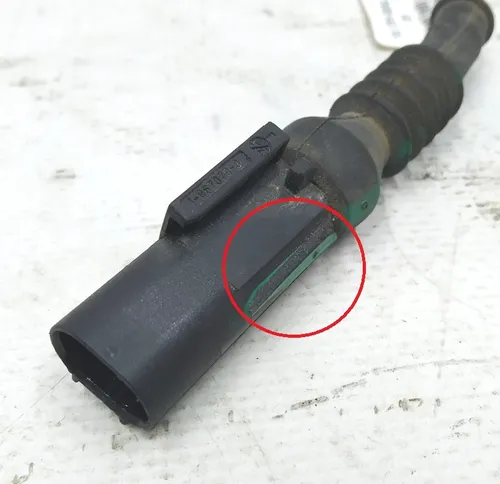 Beschädigter Temperatursensor des Luftfederkompressors Tesla Model S 1007423-00-B
