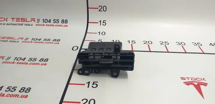 9 Conduit d'air du panneau central droit Tesla modèle S, modèle S REST, modèle X 1096880-00-B