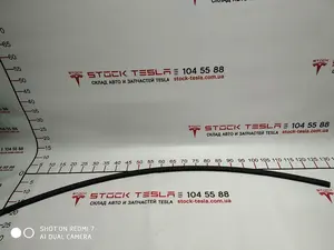 Ущільнювач заднього капота Tesla model S 1009153-00-A