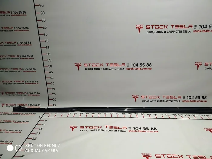 6 Lišta prahu pravá dekorativní (plastová) PMNG Tesla model S, model S REST 1012217-00-G