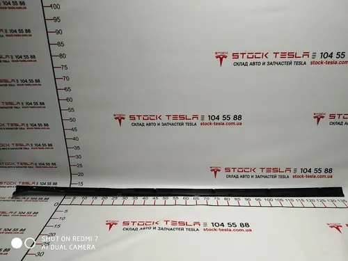6 Lišta prahu pravá dekorativní (plastová) PMNG Tesla model S, model S REST 1012217-00-G
