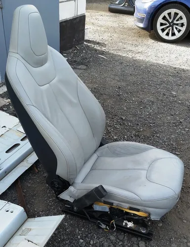 운전석 어셈블리 PERF GREY(GEN 1, 와이드 헤드레스트, 포켓 포함) 손상 Tesla 모델 S 1013396-04-A