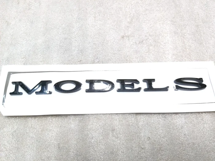 标志“型号”磨砂黑色树干盖Tesla Model S，Model S REST 1013738-00-C