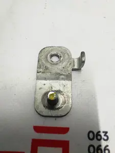 Кріплення високовольтної шини основної батареї Tesla model S 1014241-00-B