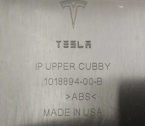 37 Wnęka do przechowywania pod monitorem bez gumowej maty z uszkodzeniem Tesla model S, model S REST 1018893-00-E