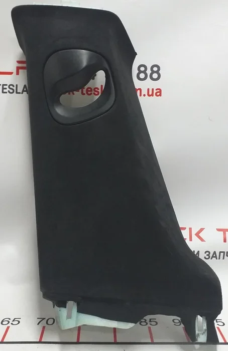 15 1021612-02-A Sovrapposizione montante B in alto a sinistra in Alcantara nera, per auto Tesla. Uno dei componenti di rivestimento interno che migliora l'esperienza visiva e interna di un veicolo elettrico statunitense. Si tratta di parti originali p