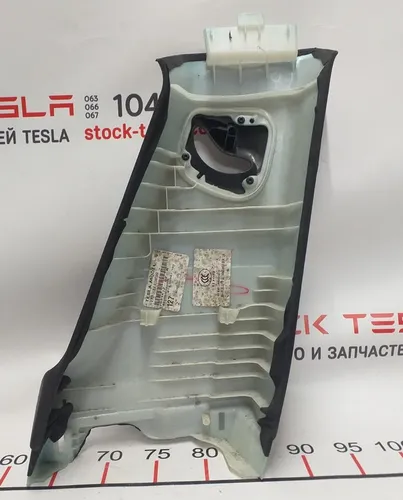 15 1021612-02-A Sovrapposizione montante B in alto a sinistra in Alcantara nera, per auto Tesla. Uno dei componenti di rivestimento interno che migliora l'esperienza visiva e interna di un veicolo elettrico statunitense. Si tratta di parti originali p