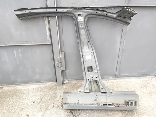 8 左侧 B 柱的车身面板（中间），完整的门槛和全景车顶面板，带有填充物 Tesla 型号 S REST，型号 S 1024206-S0-B