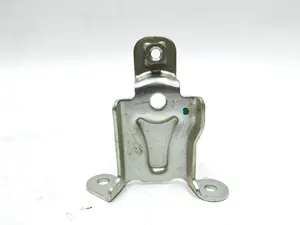 Кронштейн кріплення каркаса панорамного даху стійка-B правий Tesla model S 1024427-00-A