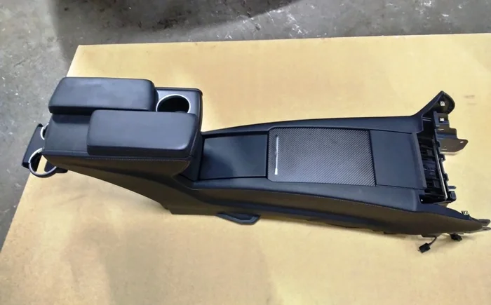 1 Středová konzola loketní opěrka černý kožený držák nápojů karbon Tesla model S REST 1026728-S0-E