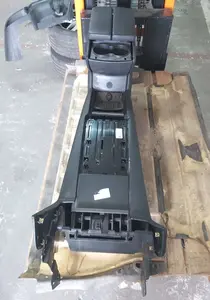 1 Konsola środkowa kompletny podłokietnik czarna skóra bez dekoru Tesla model X 1026728-S0-E