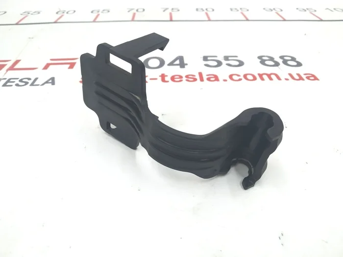 7 Кріплення проводки адаптивного демпфера пневмопідвіски Tesla model X 1027073-00-A