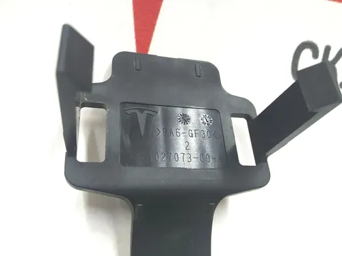 7 Кріплення проводки адаптивного демпфера пневмопідвіски Tesla model X 1027073-00-A