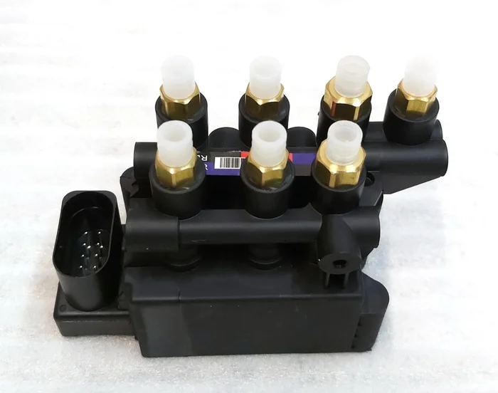 带电磁阀的空气悬架阀块 Tesla model X、model S REST 1027919-00-B