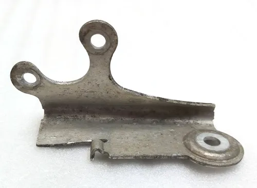 Кронштейн датчика рівня пневмопідвіски передньої правої Tesla model S, model S REST, model X 1027946-00-B