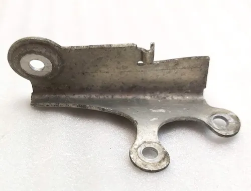 Кронштейн датчика рівня пневмопідвіски передньої правої Tesla model S, model S REST, model X 1027946-00-B