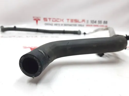 16 Шланг системи охолодження основної батареї Tesla model S 1028527-00-B
