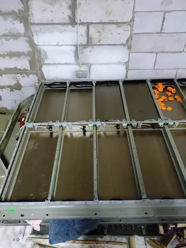 Skříň hlavní baterie 85 KWH s chladicími trubkami a napájecí sběrnicí Tesla model S, model S REST 1028600-00-W