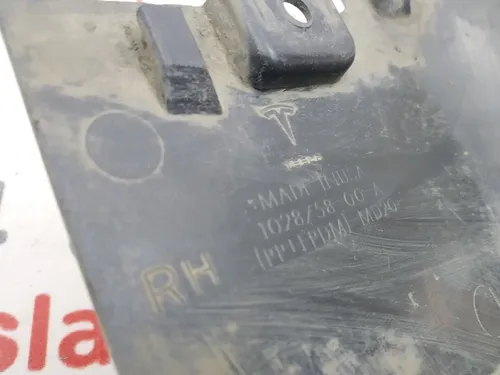 12 1028758-00-A x Carenatura battitacco destra (verniciata) PMNG danneggiato Tesla modello S REST 1058758-00-A