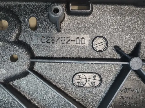 Панель верхні двері задньої лівої з ущільнювачем у зборі Tesla Model X 1028768-00-L