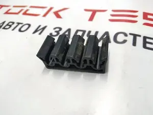 Кронштейн кріплення гальмівної магістралі Tesla model S 1030621-00-Z