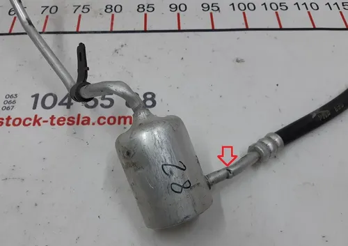 5 Trubka chladiče klimatizace vlevo se sušičkou AWD s poškozením Tesla model S, model S REST 1031671-00-I