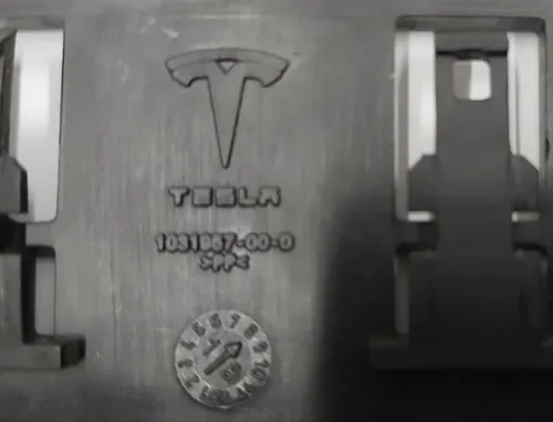 Držák pro elektroinstalaci přístrojové desky karoserie (spodní) Tesla model S 1031236-90-E