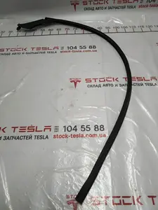 Ущільнювач двері передньої верхній правий Tesla model X 1032146-00-C
