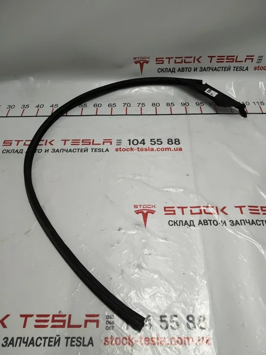 Forreste øverste venstre dørtætning Tesla model X 1032147-00-C