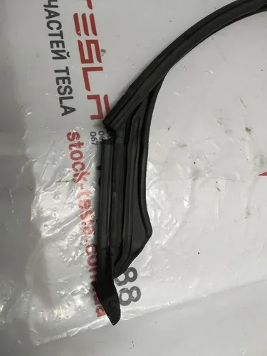 Forreste øverste venstre dørtætning Tesla model X 1032147-00-C