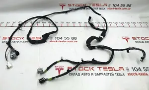 6 Cablarea electrică a panoului superior al ușii din spate din spate la analiza modelului Tesla X 103282-00-G.