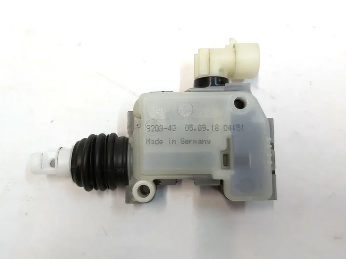 Elektrisk motorhjelmlås (motor, servodrev) venstre højre Tesla model S, model S REST, model X, model 3 1033010-00-C